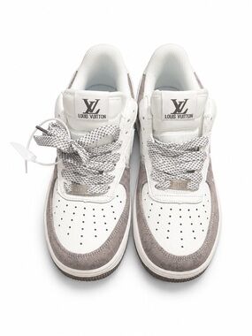 Louis Vuitton Men’s White & Taupe Low-Top Sneakers